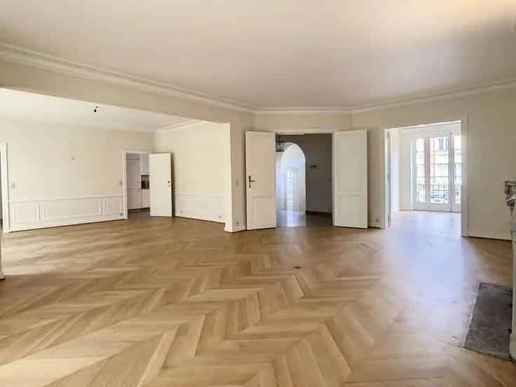 Huis Te Koop Josephine-Charlotte 8 slaapkamers Grote Tuin Garage