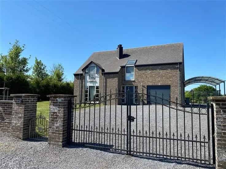 Huis Te Koop in Petit-Han met 4 slaapkamers en grote tuin