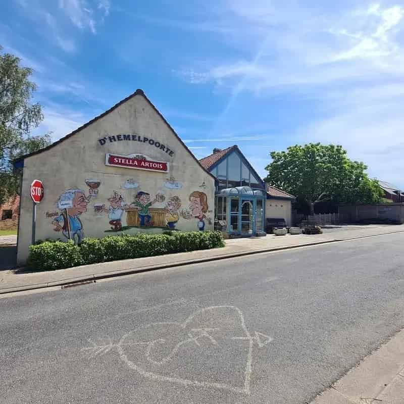 Brasserie Feestzaal met Woning en Studio te Koop Nabij E17