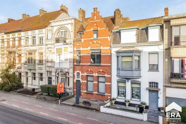 Te Koop: Ruime 5 Slaapkamers Huis met Garage en Atelier