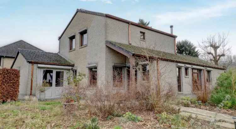 Villa te koop met zwembad en 4 slaapkamers in rustige omgeving