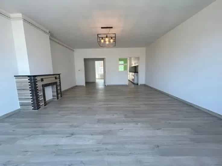 Gerenoveerd Appartement 2 slaapkamers Nabij Tennis