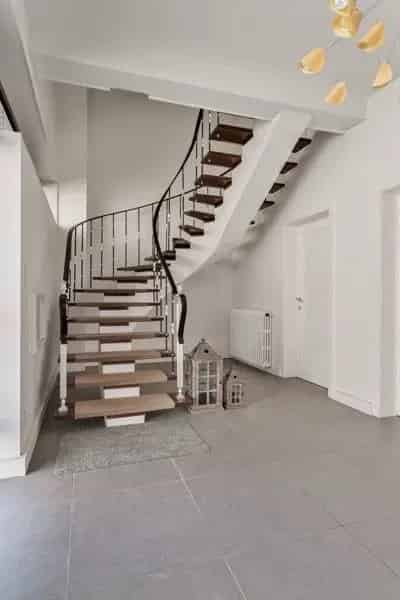 Gerenoveerde Bel-Etage Woning met Magazijn te Koop Wakken