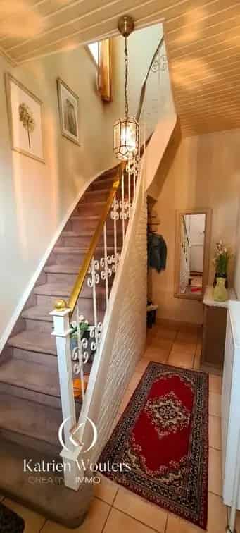 Huis te koop met veelzijdig potentieel nabij E40