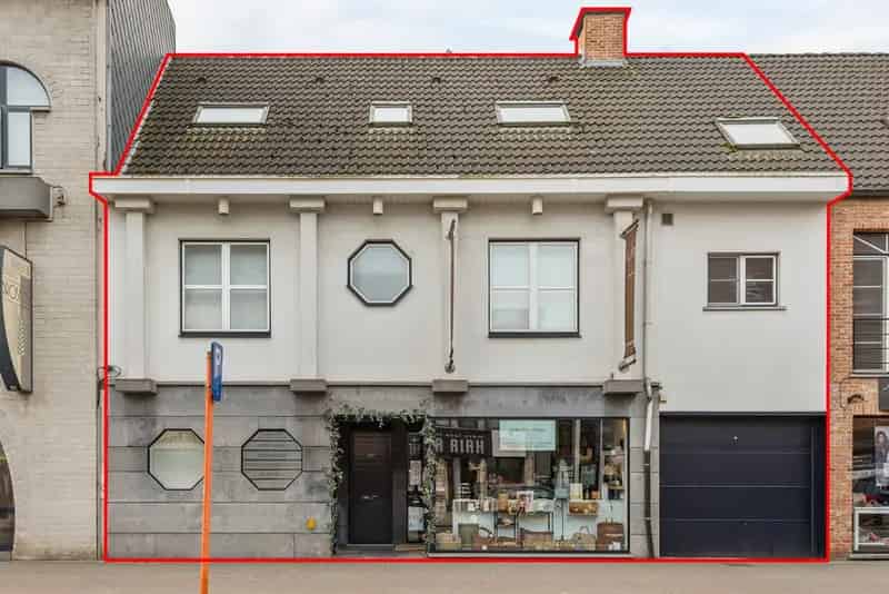Huis te huur Westmalle: Opbrengsteigendom met appartement en handelszaken