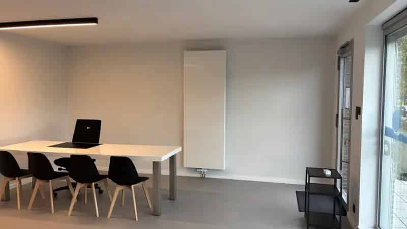 Gelijkvloerse Handelsruimte 120m²  Recent Gerenoveerd
