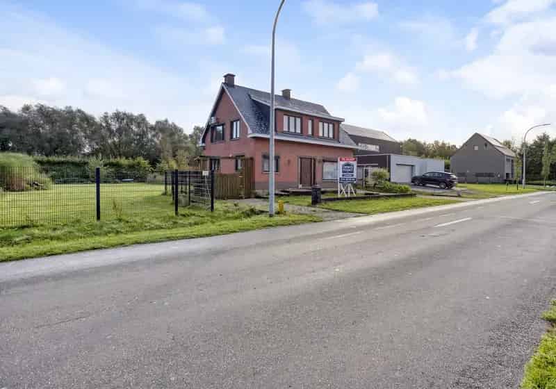 Op te frissen gezinswoning 3 slaapkamers