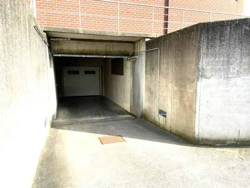 Garage te Huur Waregem - Ruime Autostaanplaats