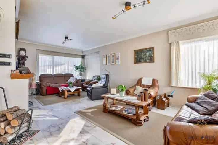 Huis Te Koop Nabij Leuven: Ruime Woning met Bijgebouw en Prachtig Uitzicht