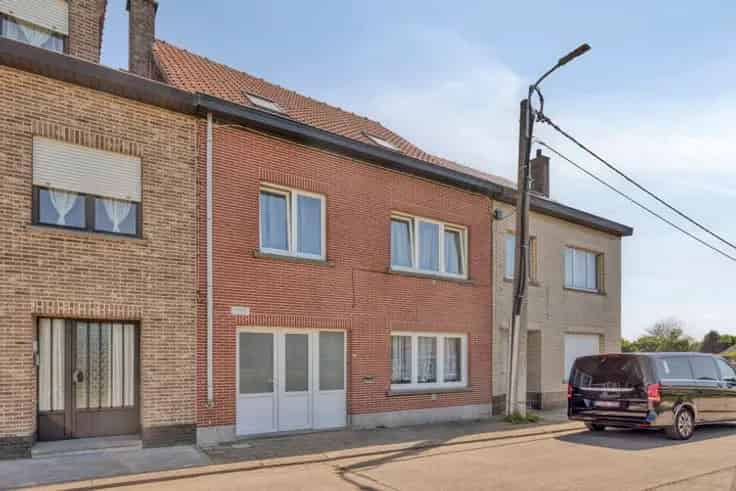 Ruime gezinswoning te Iddergem met 4 slaapkamers en grote tuin