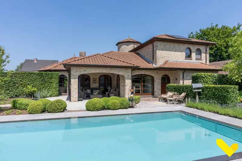 Uitzonderlijke Spaanse Villa met Zwembad te Koop