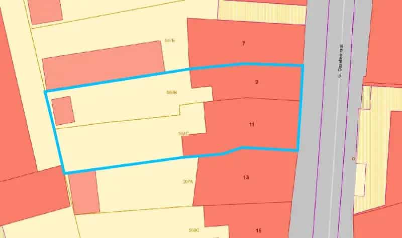 Staden-Oostnieuwkerke. Prachtig gelegen bouwgrond van +/-544m2 met een vergunbaar project voor 6 appartementen en autostaanplaatsen. 1-3 slaapkamers