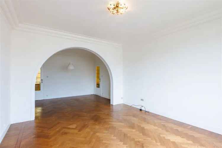 Appartement te huur: ruim art-deco appartement