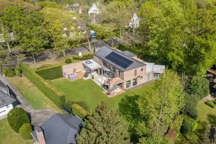 Moderne Villa met Praktijkruimte te Koop