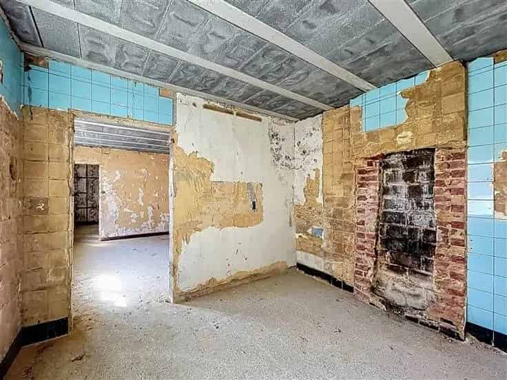 Huis Te Koop Renovatieproject met Atelier en Parking