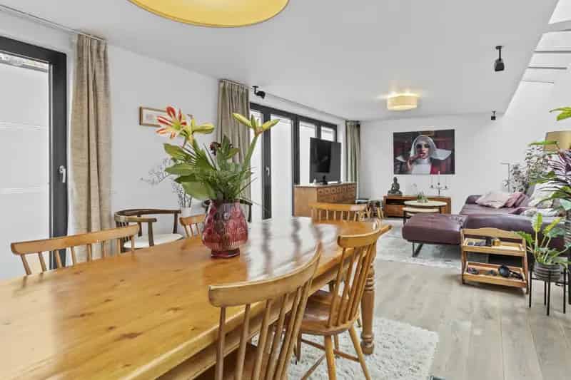 Huis te huur: Ruime woning met dakterras en praktijkruimte