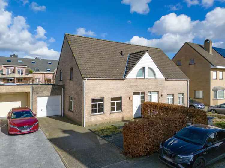 Woning te koop in centrale ligging met tuin en garage