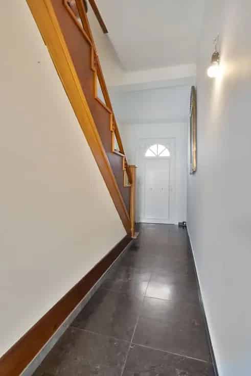 Huis Te Koop: Ruime Burgerwoning 4 slaapkamers Grote Tuin