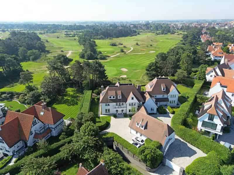 Luxe Villa te Koop Nabij Albertplein met Golfzicht