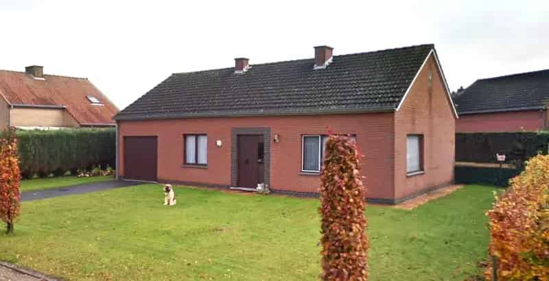 Huis te koop Lievegem: vrijstaande woning in rustige villawijk