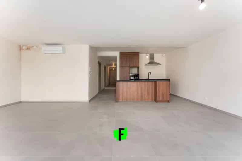 Gelijkvloers Appartement met Tuin en Autostaanplaats
