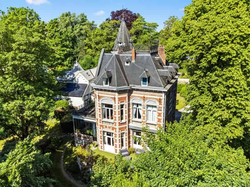 Karaktervolle woning te Ukkel met zwembad en grote tuin
