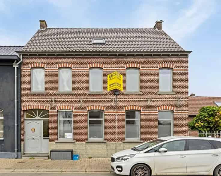 Huis Te Koop: Vernieuwde Eengezinswoning Grote Tuin Garage