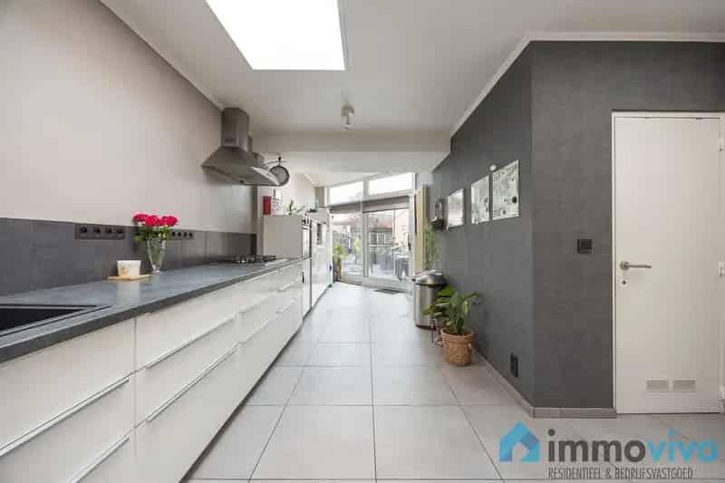 Instapklare woning 4 slaapkamers grote tuin garage