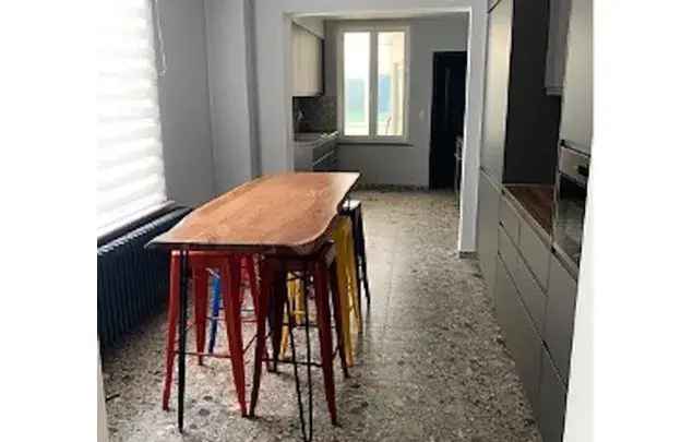 Huur 6 Slaapkamer Huis 300m² Charleroi Gosselies