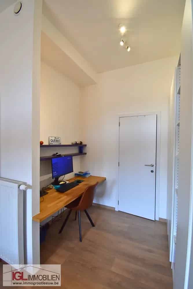 Ruim 1 Slaapkamer Appartement te Huur met Terras