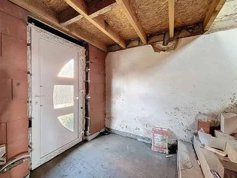 Huis te koop verder af te werken met tuin
