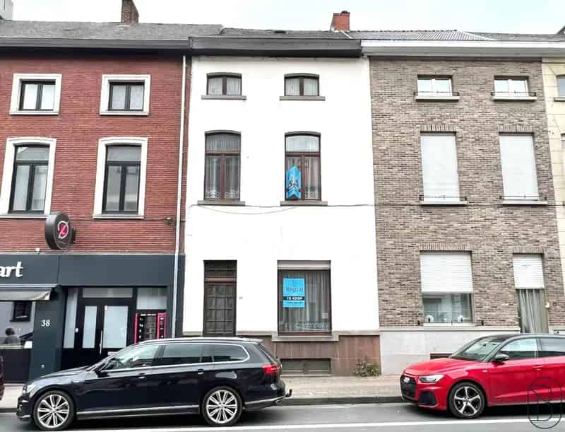 Te renoveren burgerwoning met tuin in centrum