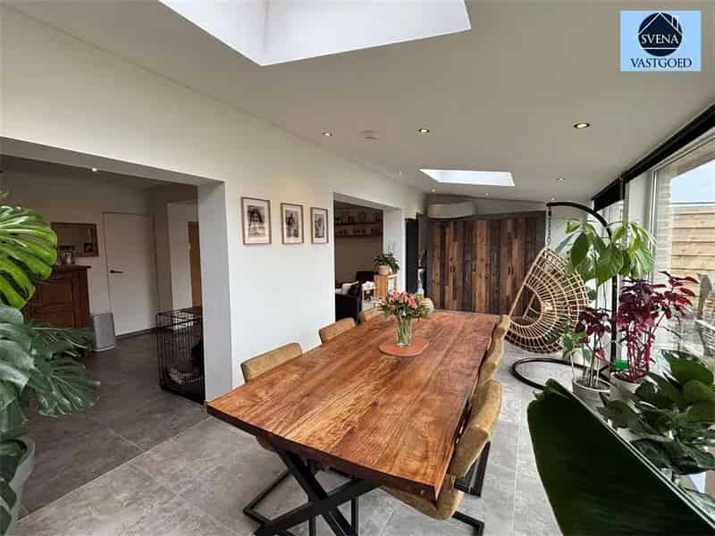 Gerenoveerde Halfopen Bebouwing 3 Slaapkamers Garage