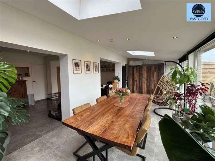 Gerenoveerde Halfopen Bebouwing 3 Slaapkamers Garage