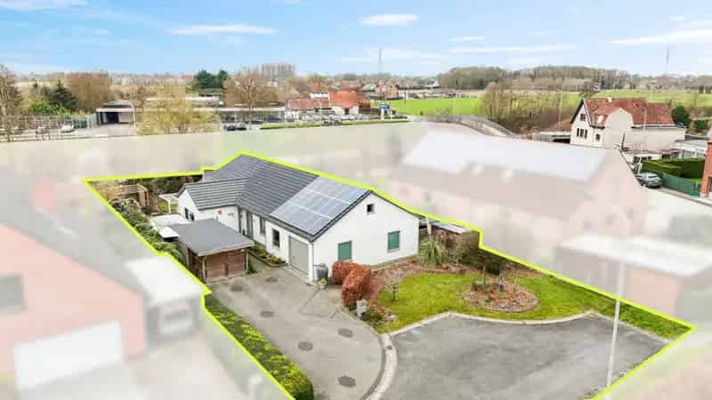 Huis te koop Waregem: Ruime bungalow in doodlopende straat