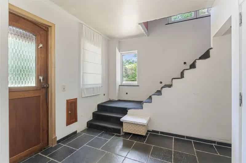 Deels gerenoveerde woning 263m² op 21 are te Ellikom