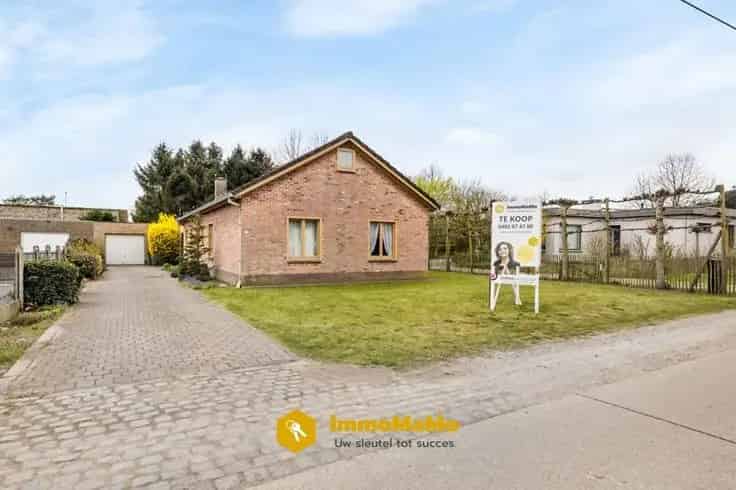 Bungalow Te Koop in Wachtebeke: 2 slaapkamers, garage en privébos