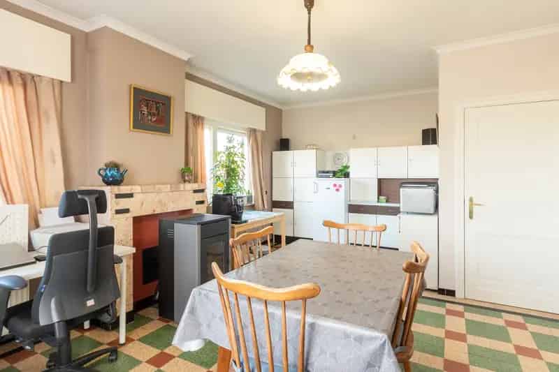 Ruime Gezinswoning te renoveren 193m2 12a30