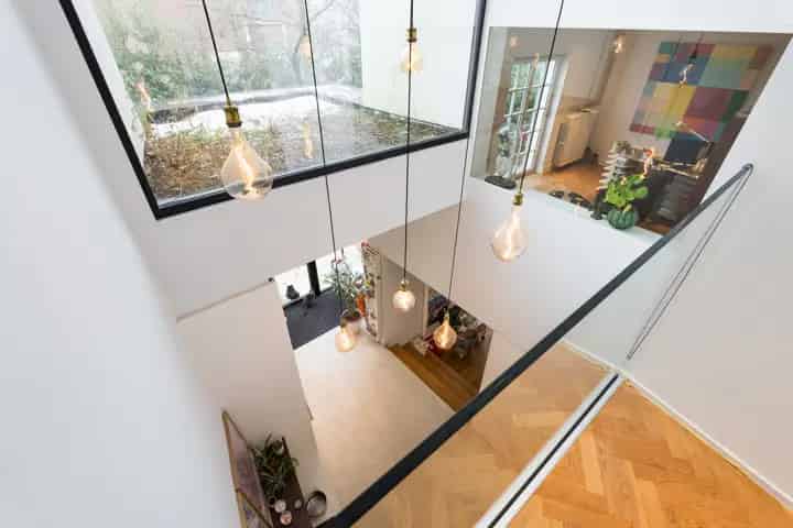 Gezinwoning 5 slaapkamers  tuin  garage  gerenoveerd