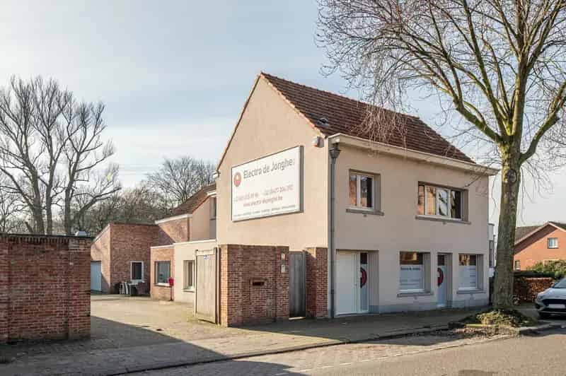 Woning met magazijn garage 536m2 perceel