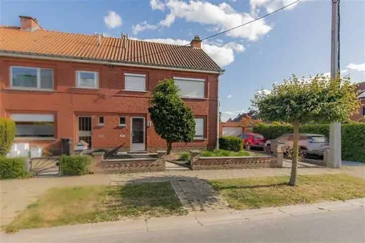 Huis Te Koop Blaasveld: Gezellige woning met garage en tuin