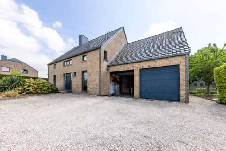 Te Koop: Luxe Villa 4 Slaapkamers Tuin Garage Kelder