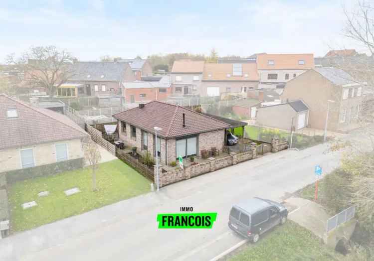 Te koop bungalow in Sint-Jan-Ter-Biezen met 2 slaapkamers en tuin