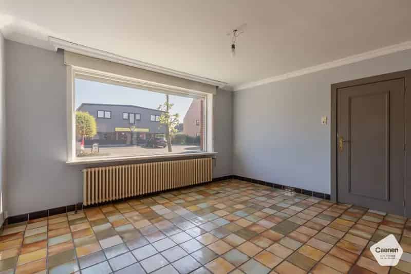 Zeer Ruime Halfopen Woning 4 Slaapkamers Loods 240m2