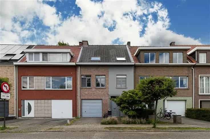 Ruime Familiewoning te Koop in Kapellen 5 slaapkamers 2 badkamers