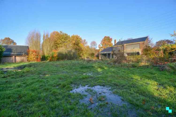 Te renoveren huis te Wallemote in rustige, groene omgeving