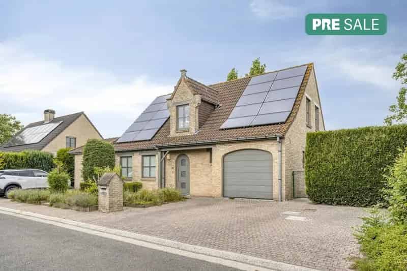 Huis te huur te Roeselare: Villa met 4 slaapkamers en tuin
