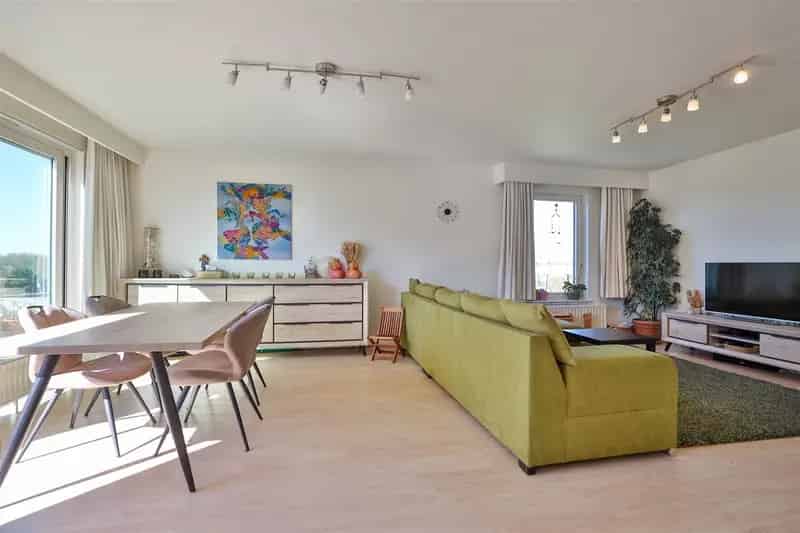 Ruim 3 Slaapkamer Appartement te Huur Mortsel