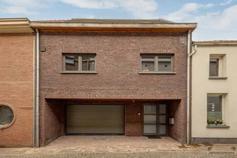 Huis te huur Waasmunster: 3 slaapkamers, 220m², tuin en garage