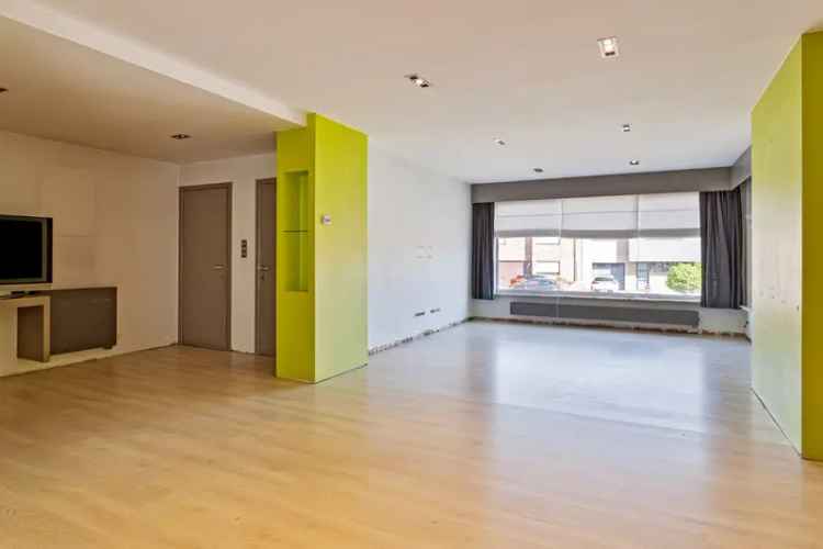 Te renoveren woning met magazijn op +/- 824 m² nabij het centrum van Tessenderlo !